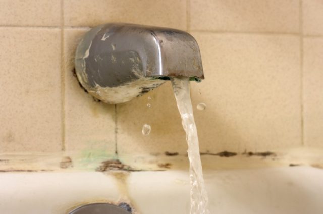 Black Mold In Bathroom Cause Dangers And How To Get Rid Of It - What Causes Black Mold In Bathroom Sink Drainage Pipe